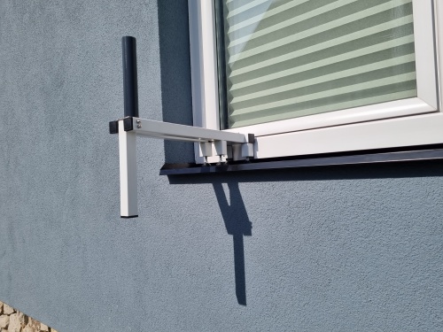 DRŽÁK SATELITNÍ ANTÉNY na okno bez vrtání DRŽÁK SATELITNÍ ANTÉNY na okno bez vrtání