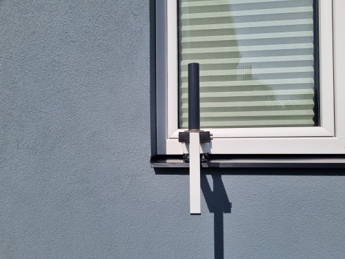 DRŽÁK  SATELITNÍ ANTÉNY  na okno bez vrtání