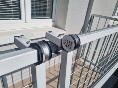 SKLOPNÝ POLOHOVATELNÝ SUŠÁK NA ZÁBRADLÍ  bez vrtání